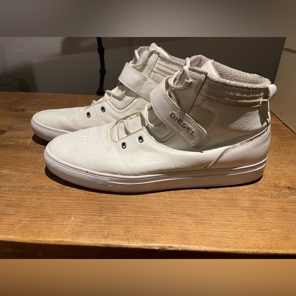 Men’s slightly used Diesel white leather sneakers - Picture 3 of 7